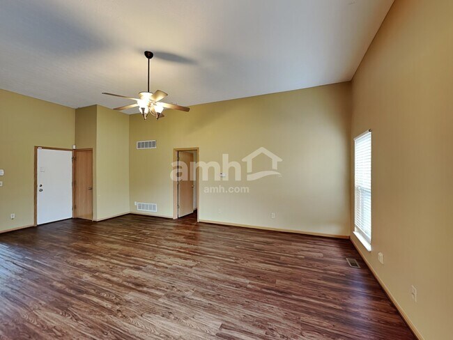 Photo - 22 Lantern Chase Dr