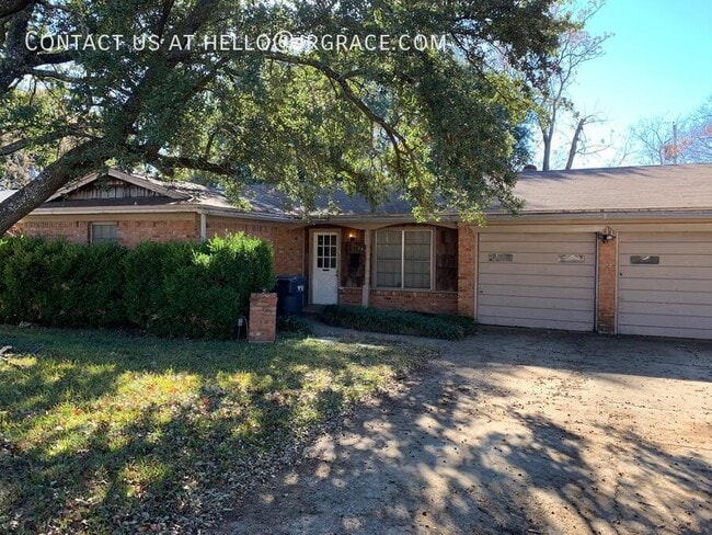 Photo - 1200 Parkdale Dr House