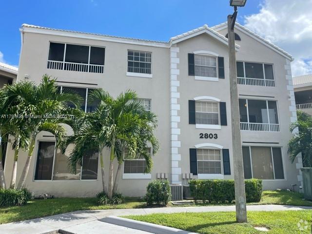 Building Photo - 2851 N Oakland Forest Dr Rental