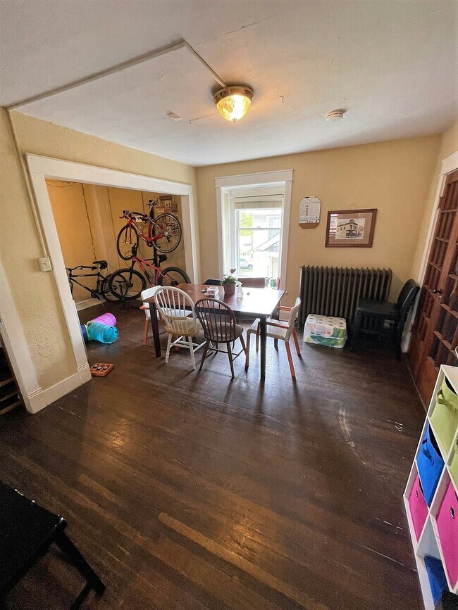 712 W 28th St