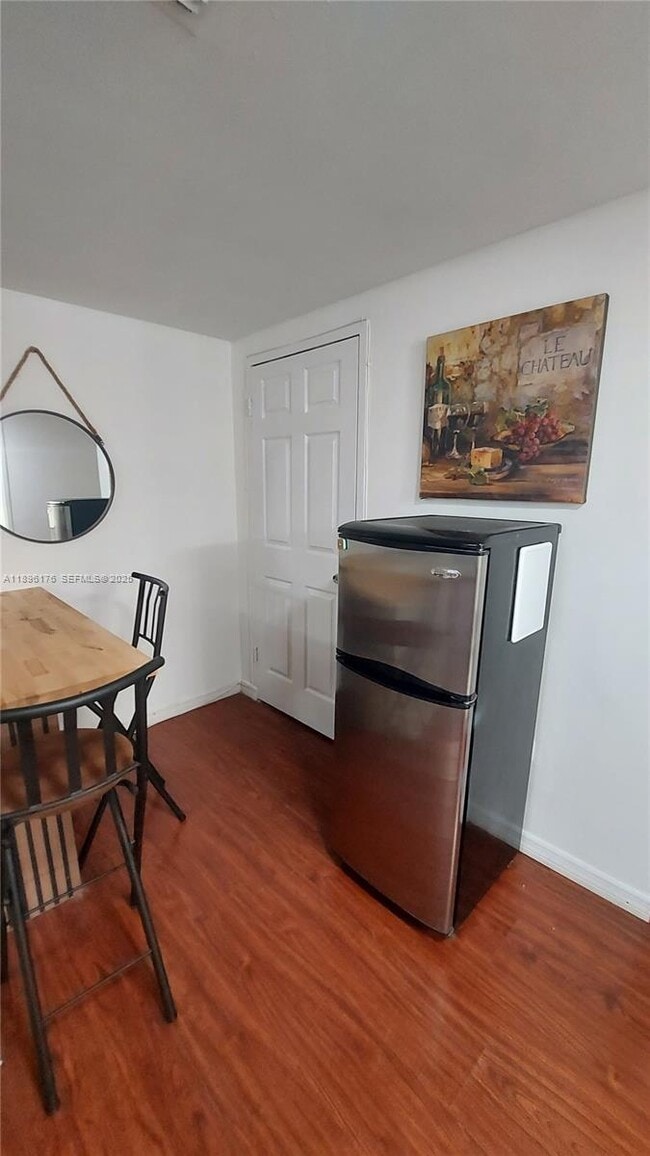 Building Photo - 825 Brickell Bay Dr Unit 443