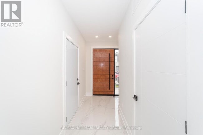 Photo - 185 Carleton Ave