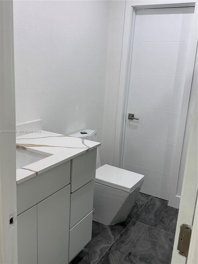 Photo - 1601 NE 158th St