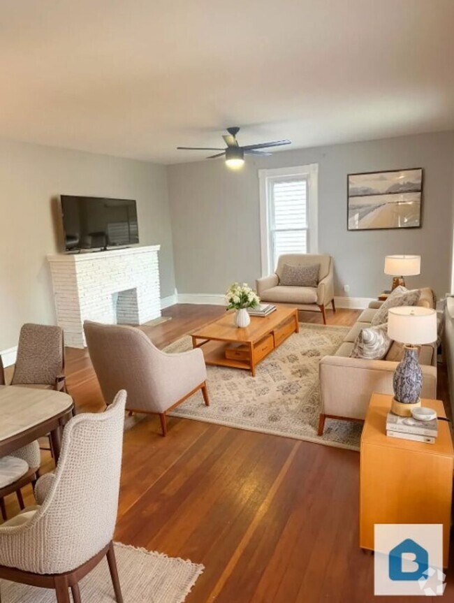 Building Photo - Beautiful 3 Bedroom Two Bath Home