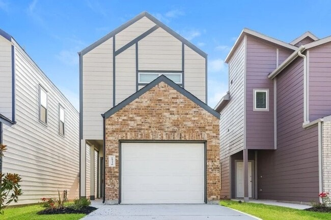 Building Photo - 15338 Estrella Rd W