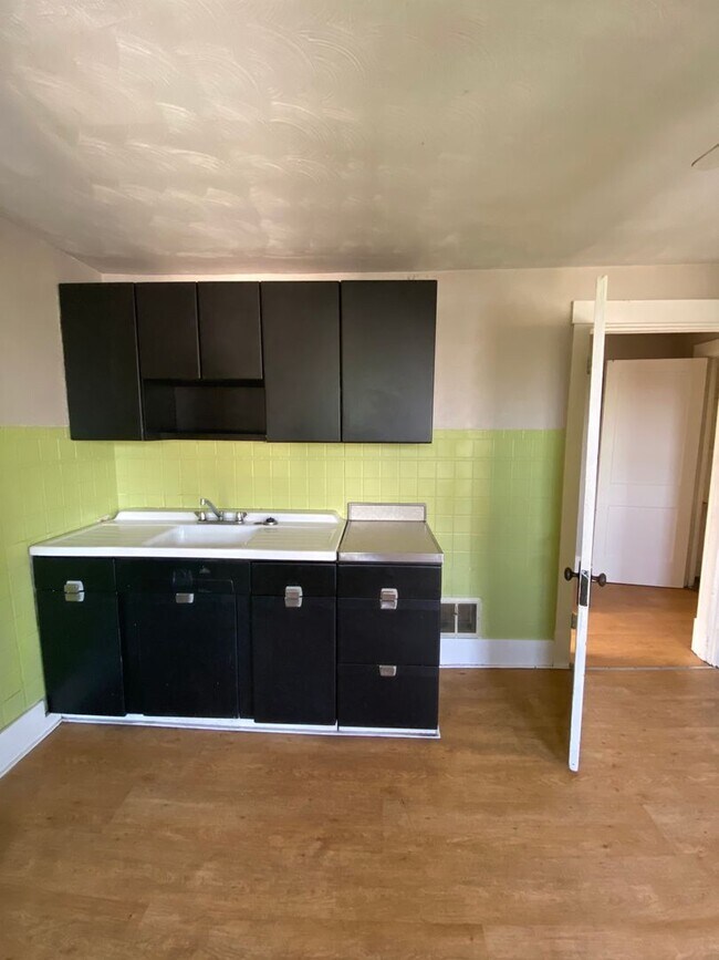 Photo - 126 Cologne St Unit Apt 2