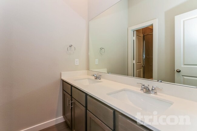 2363 Cohorn Trl
