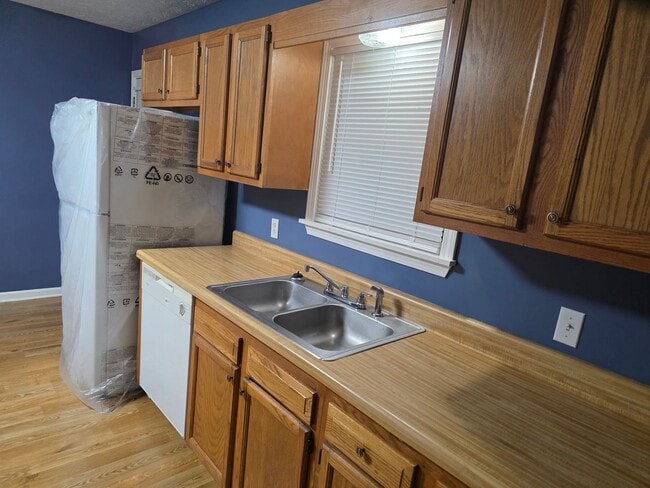 Photo - 103 Stanford Cir