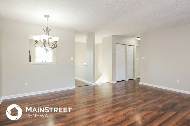 Photo - 3709 Phillips Way W