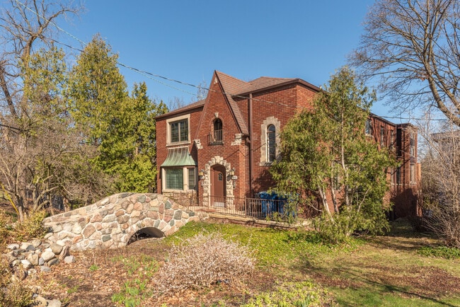 Photo - 1911 Geddes Ave