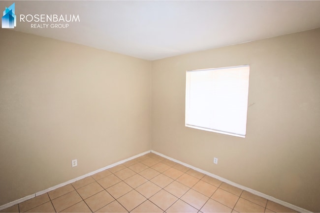 Photo - 2747 E Chipman Rd Unidad 2