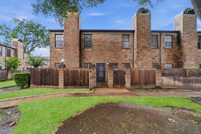 Photo - 9850 Pagewood Ln Unit 1009