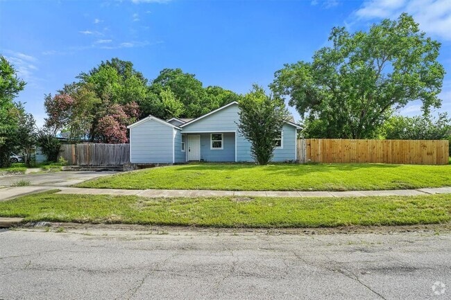 Building Photo - 1615 Hiller St Rental