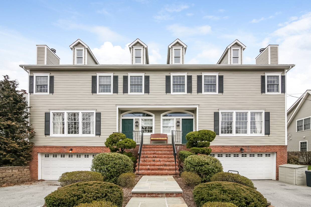 Photo - 423 English Pl (Mamaroneck, NY)