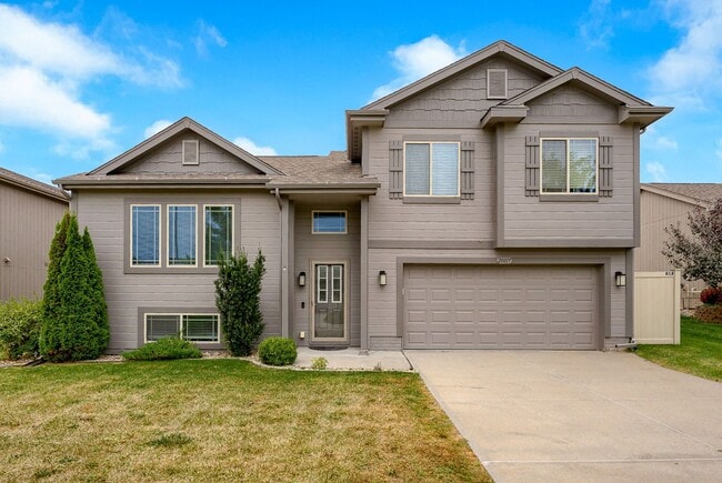 Building Photo - Elkhorn 3 Bedroom!!