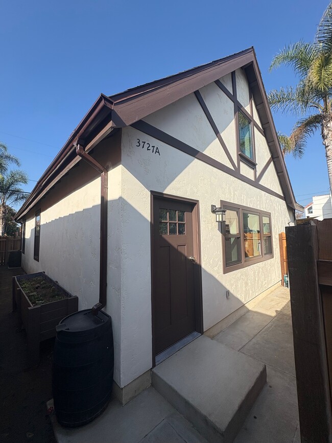 Building Photo - 3727 Gundry Ave Unit A