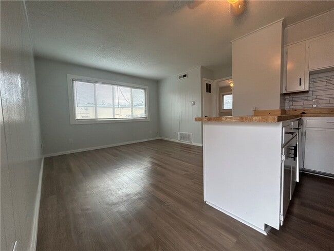 Photo - 969 W Holly St Unit 5