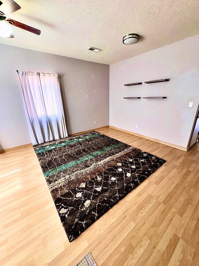 7039 Casa Elena Dr NE