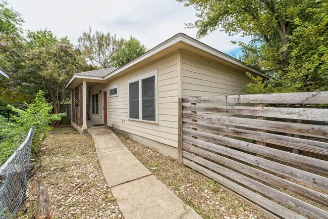 Photo - 2917 E 16th St