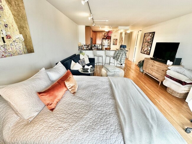 Photo - 2020 N Lincoln Park W Unit 18B