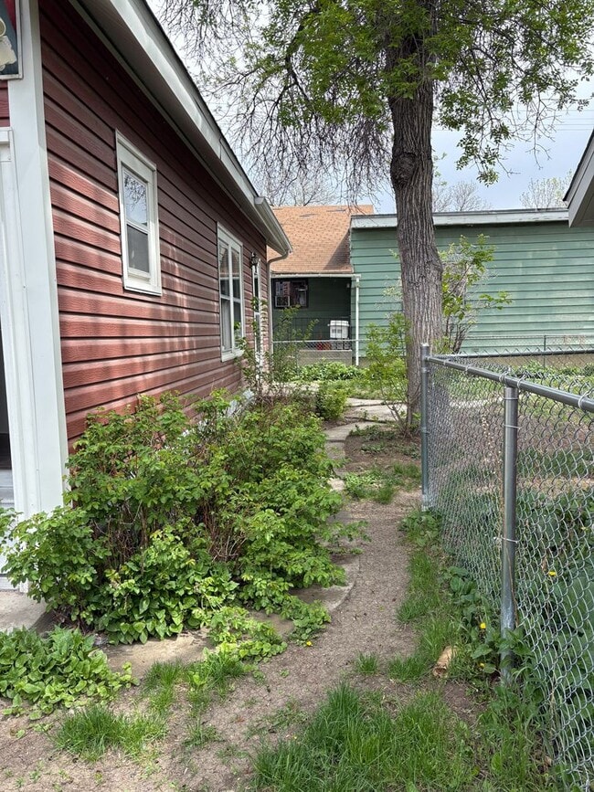 Photo - 3 bed 2 bath Home with Fenced Yard