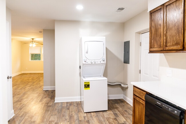 Building Photo - 1916 2nd Dr Unit B