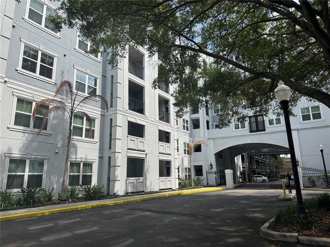 Building Photo - 206 E South St Unit 2018
