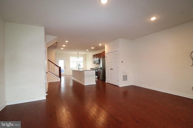 Photo - 414 Waverley Dr