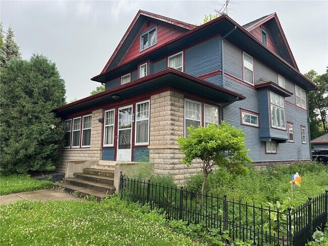 Building Photo - 216 Litchfield Ave SE Rental