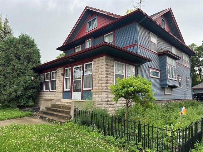 Building Photo - 216 Litchfield Ave SE Rental