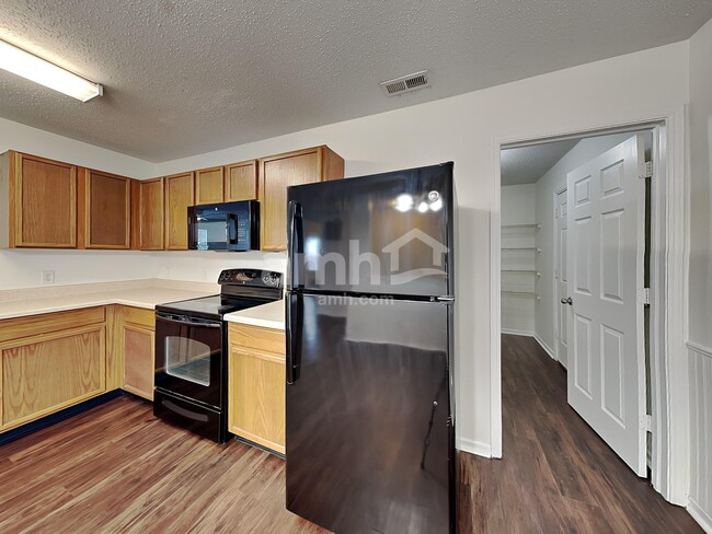 Photo - 527 Bourneside Dr