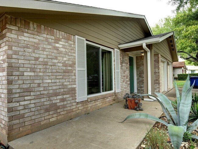 Photo - 11108 Applewood Dr