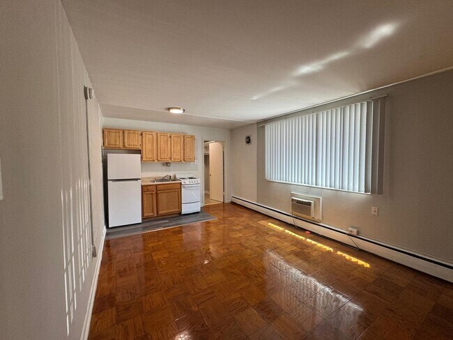 Photo - 1111 D ST NE