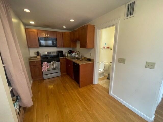 Photo - 205 Endicott St