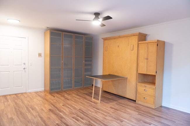 Table under murphy bed