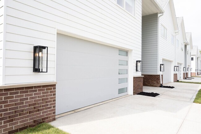 Photo - 301 W Short St