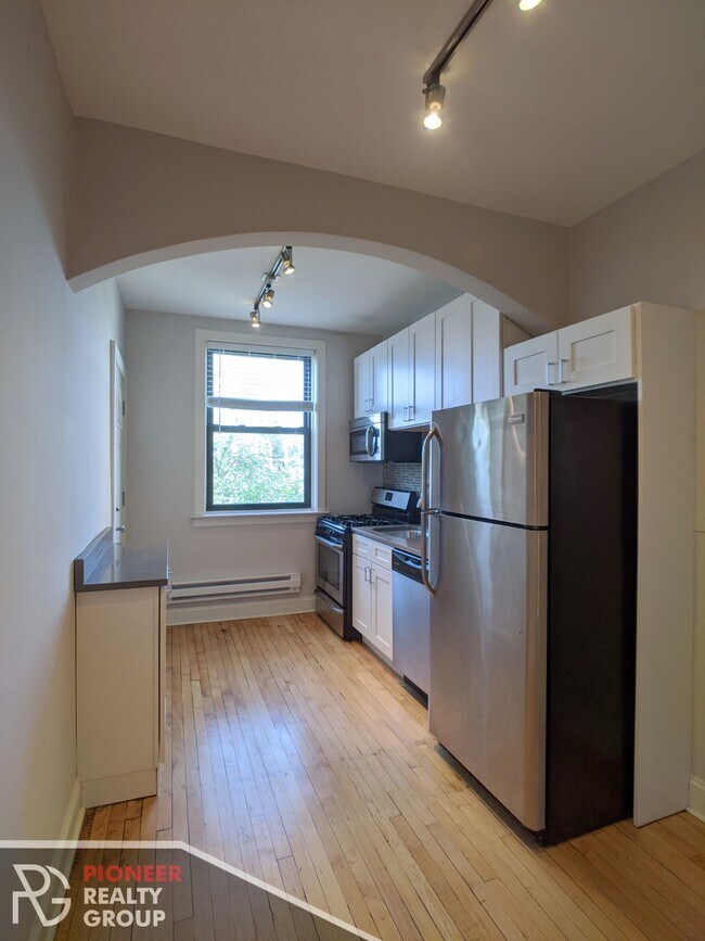 Photo - 2329 N Rockwell St Unit 2325.5-3B