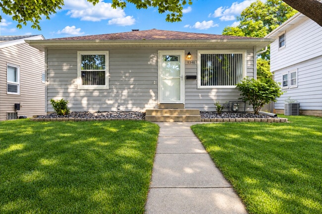 Building Photo - 5348 N Lydell Ave