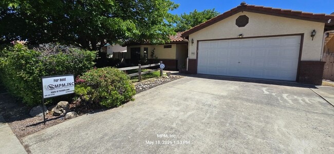 Building Photo - 3 bedroon 2 bath home