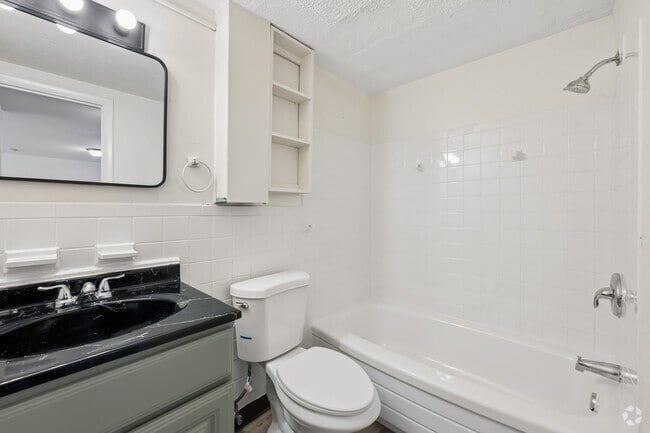 1BR, 1BA - 550SF - Bathroom - The Alba Apartments