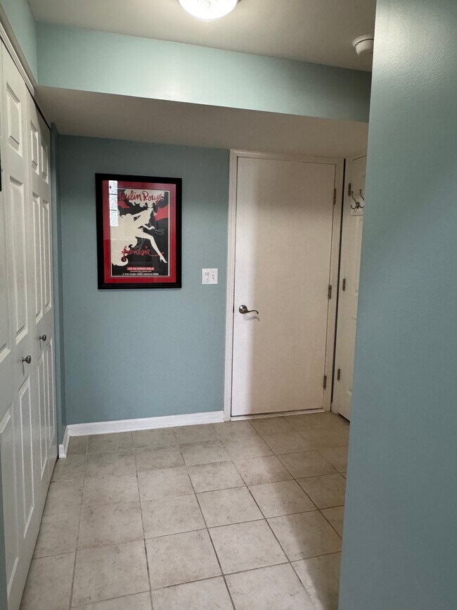 Photo - 1009 Alberta Rd