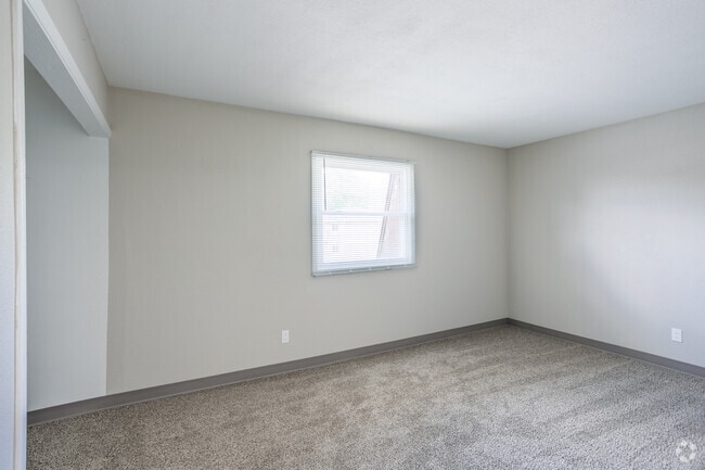 2BR, 1BA - 750SF - Primary Bedroom