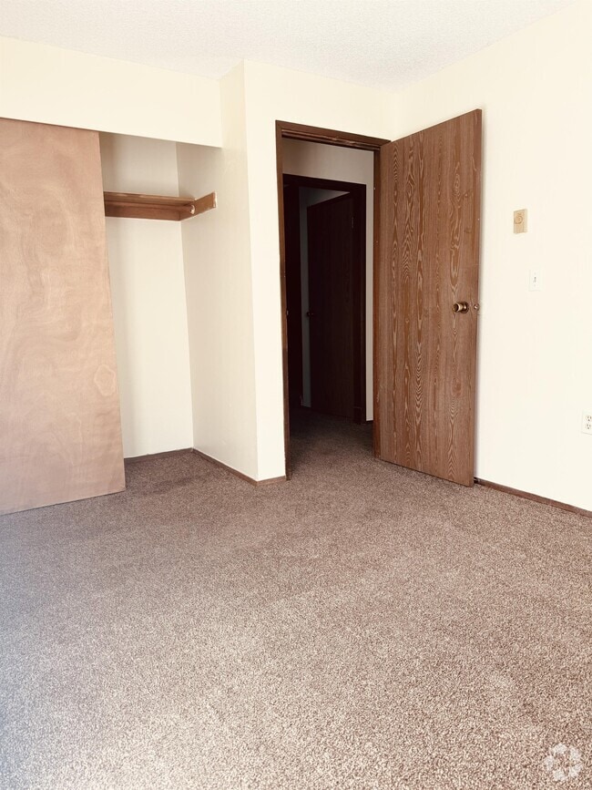 Building Photo - 8808 E B St Rental