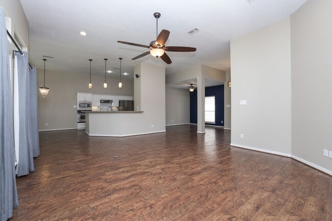 Photo - 105 Lawrence Marshall Dr