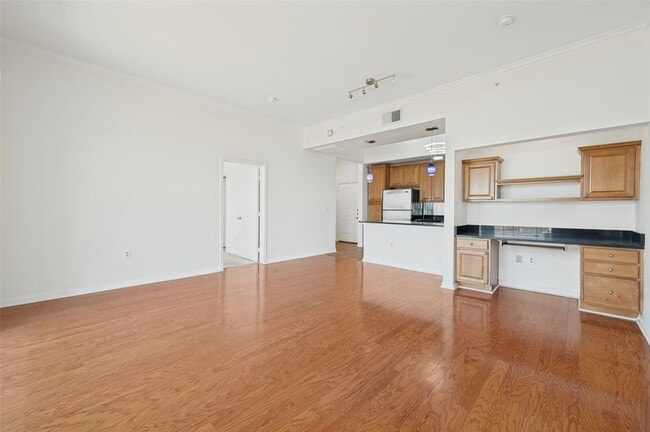 3225 Turtle Creek Blvd Unit 2104