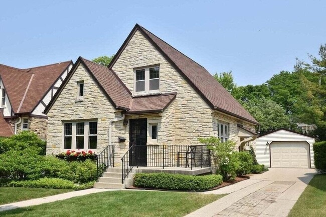 Photo - 5352 N Kent Ave