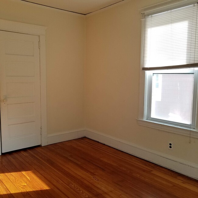 Building Photo - 123 Johnson St Unit 2nd floor