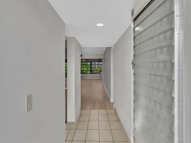 Photo - 1711 Whitehall Dr Unit 306