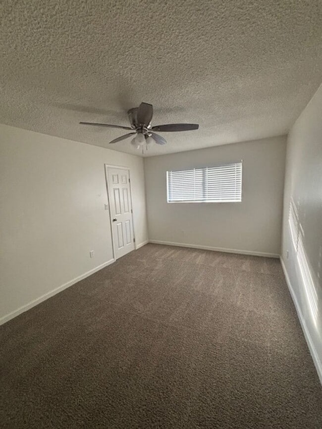 Photo - 1017 Nimrod Ct Unit A