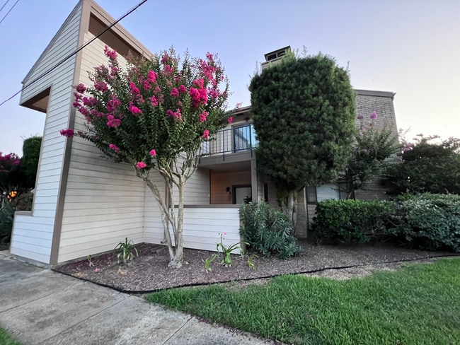 Photo - 7076 N Holiday Dr Apartment